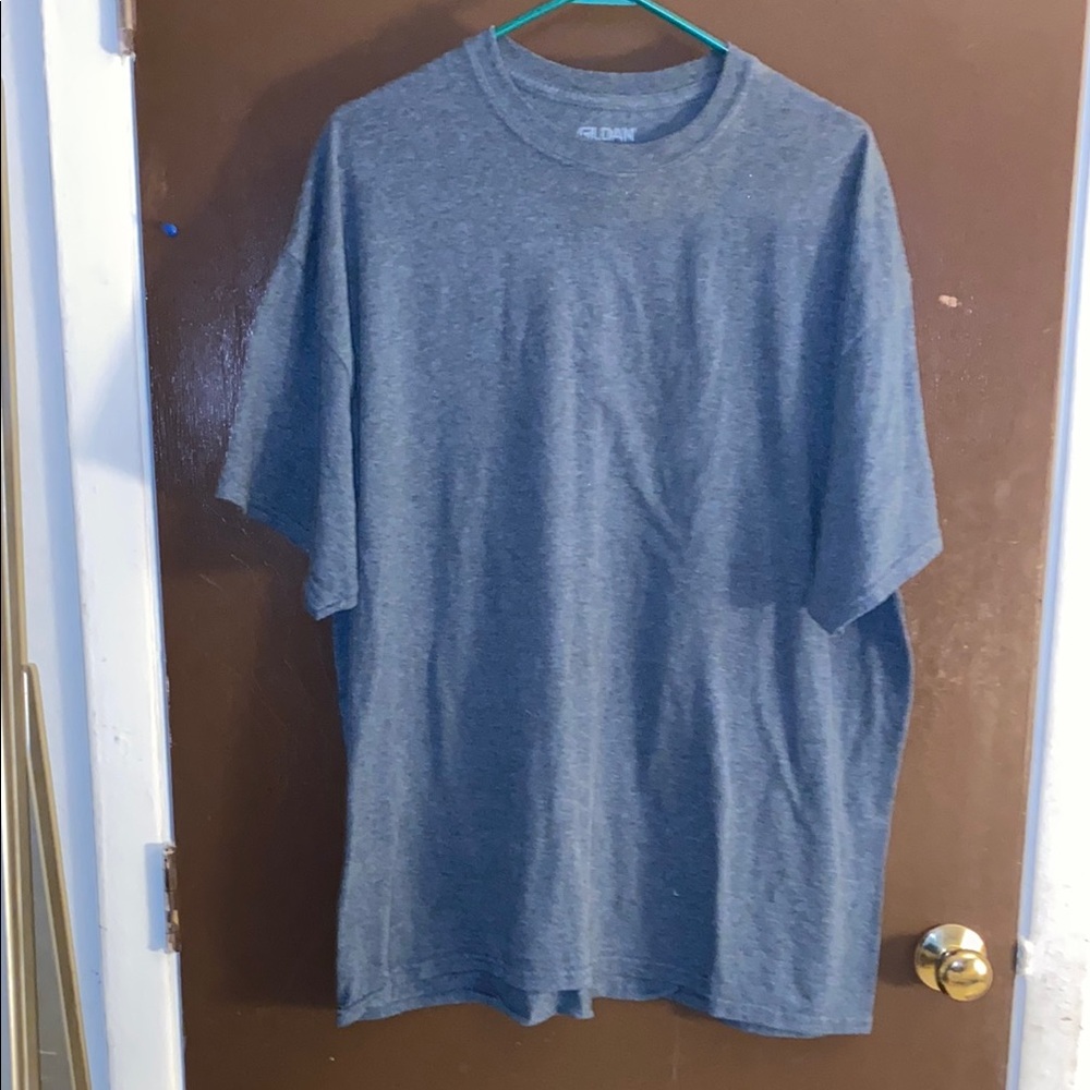 💋 Gildan Men's Gray T-Shirt
